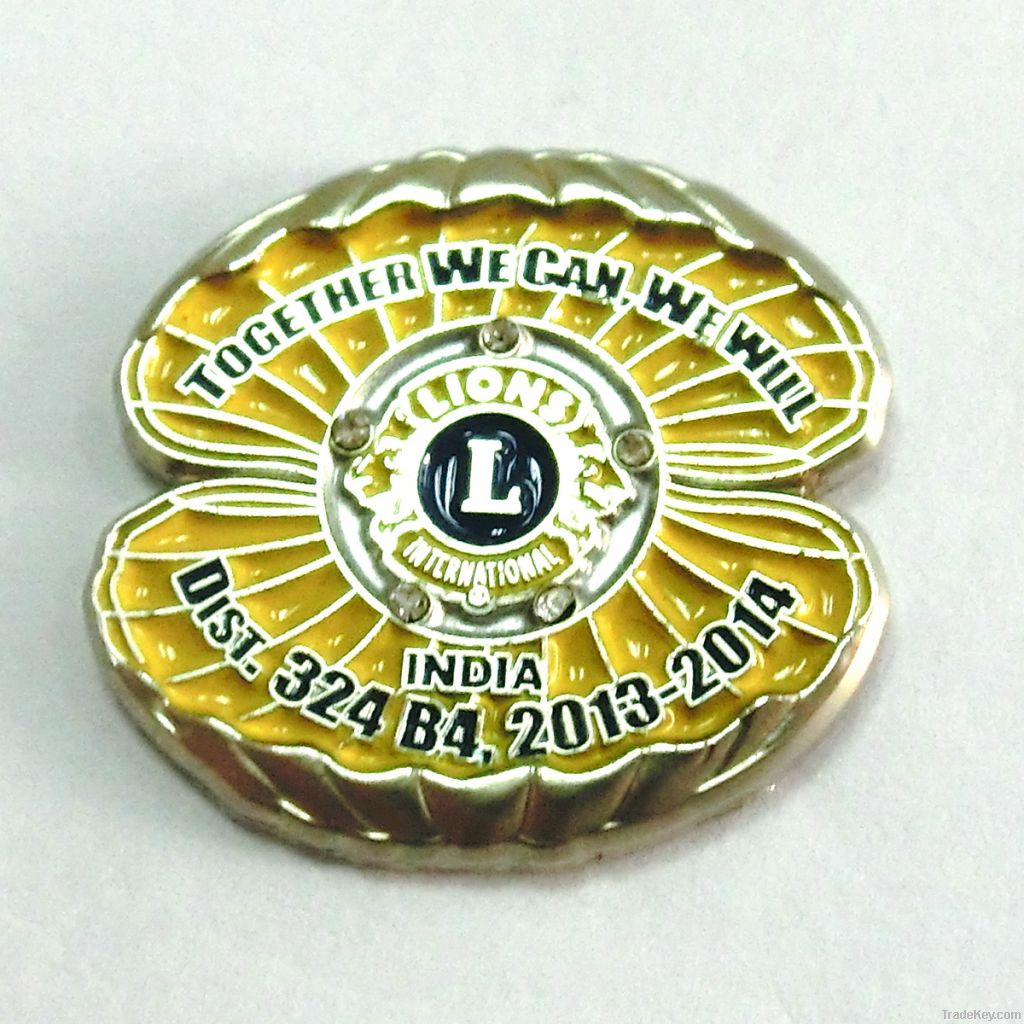 China Manufactory Soft Enamel Custom Badges with Glue Diamond