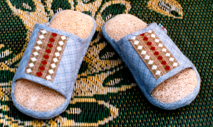 Health slipper for spa made of luffa gourd