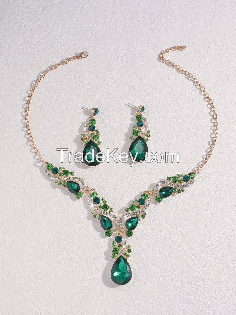 Gemstone alloy necklace