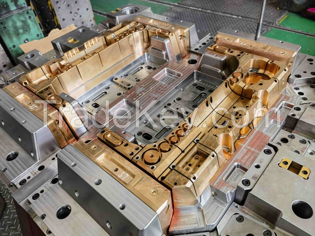 Plastic injection mould