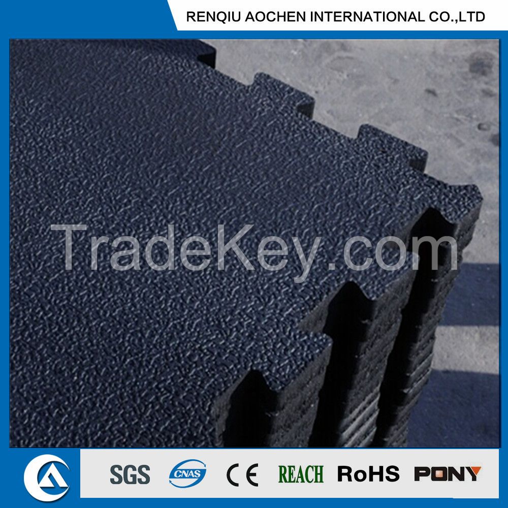 Interlocked rubber stable mat