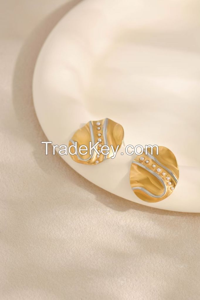 Pearl Earrings with 18k gold electroplated