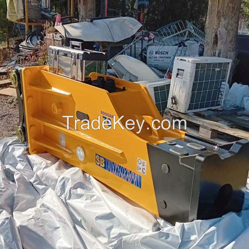 SOOSAN SB70 BOX TYPE HYDRAULIC BREAKER CRAWLER WHEEL COMPACT GENERAL PURPOSE EXCAVATORS FREE SPARES HOSES, CHISELS TOOL BOX
