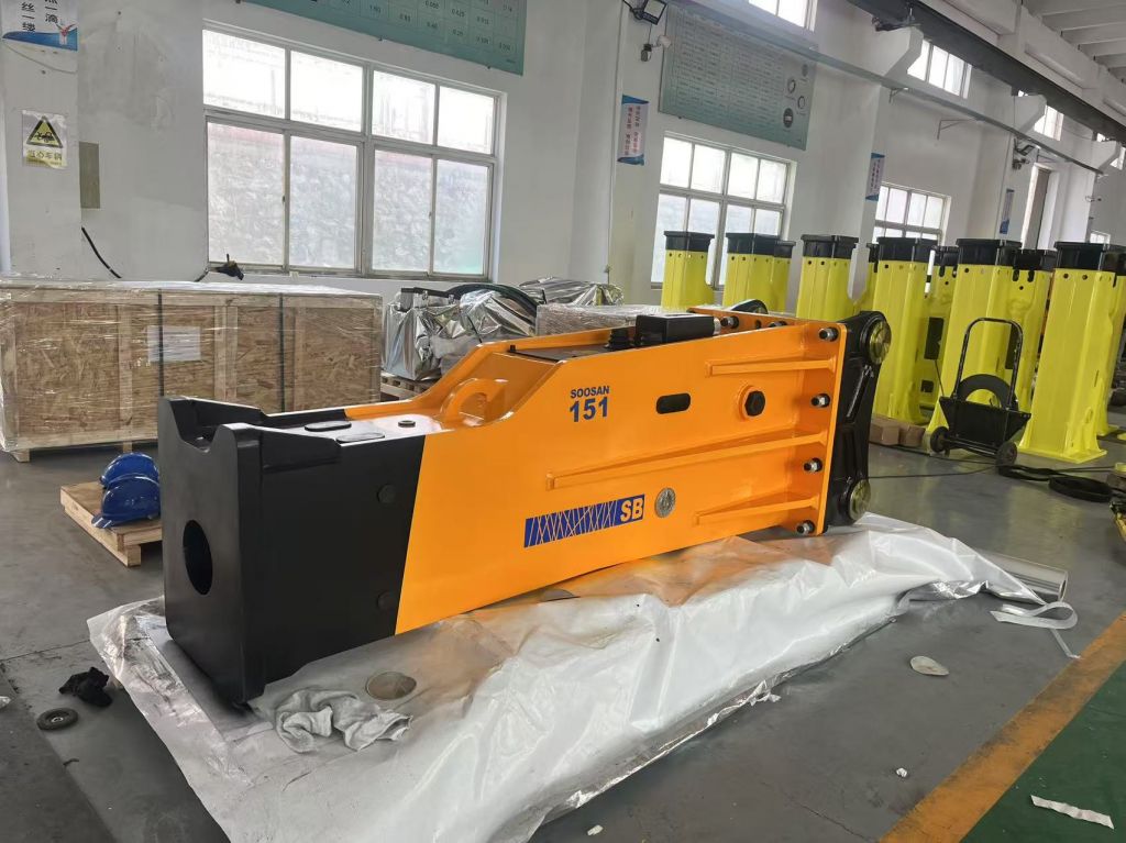 2025 SOOSAN Hydraulic Breaker SB151 Open Top Type Suitable for Heavy Excavators with Carrier Weight 40-55 Tons for hydraulic hammer