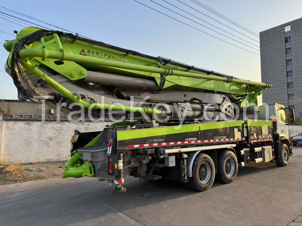 Zoomlion Concrete pump with Benz truck