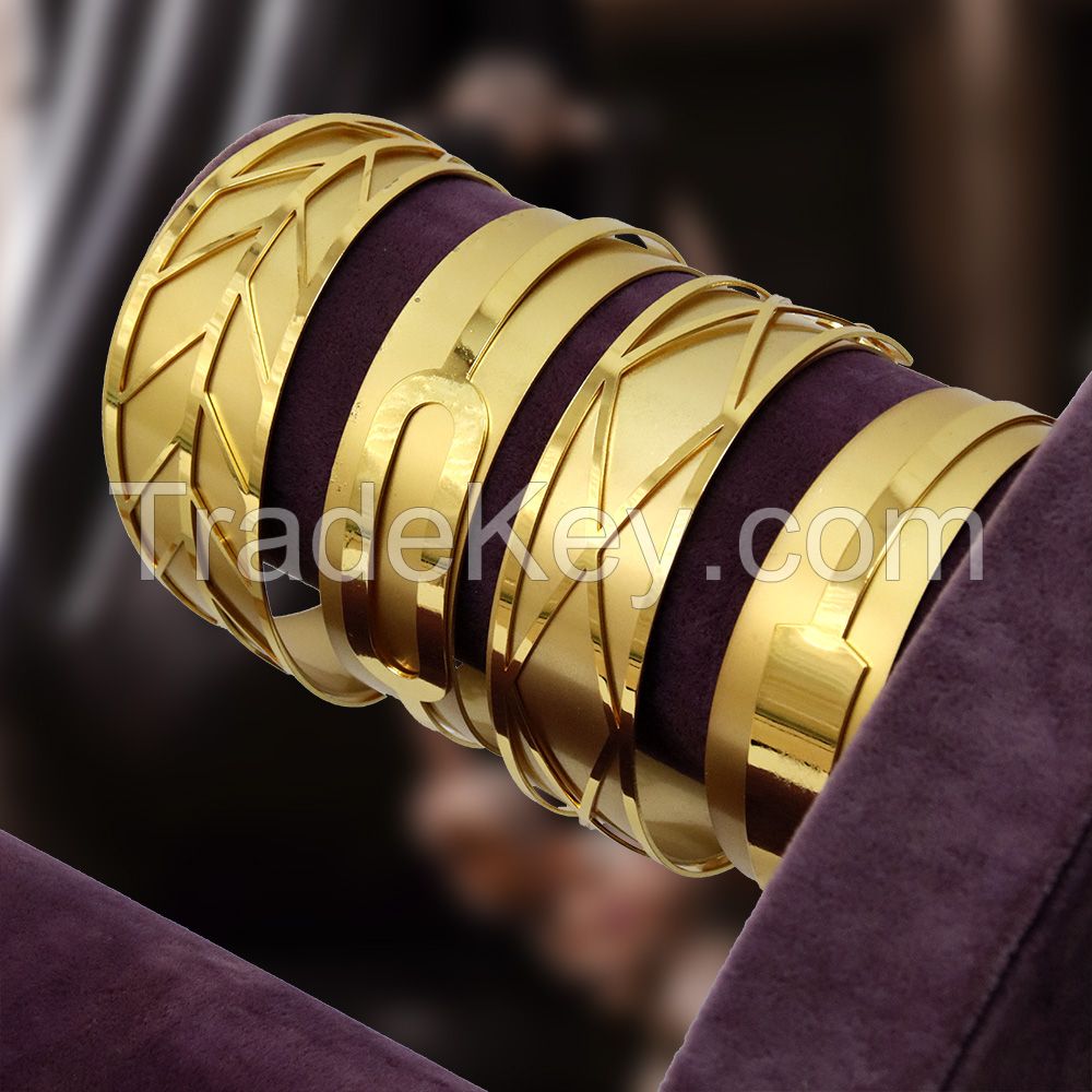 Bracelets 