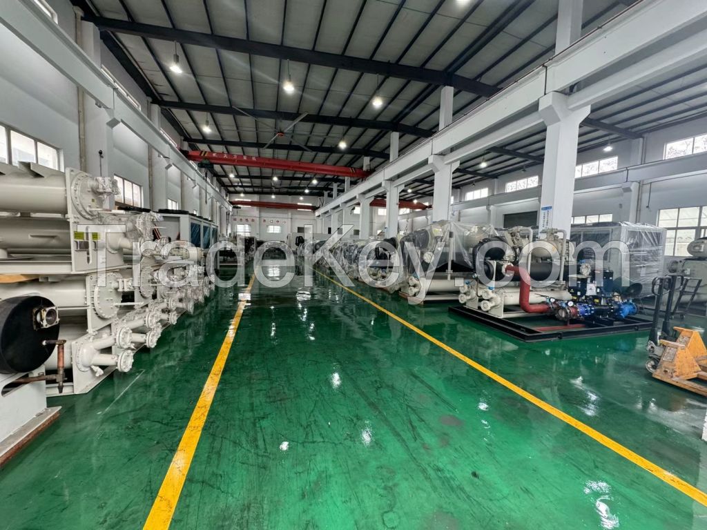 Water cooled screw chiller