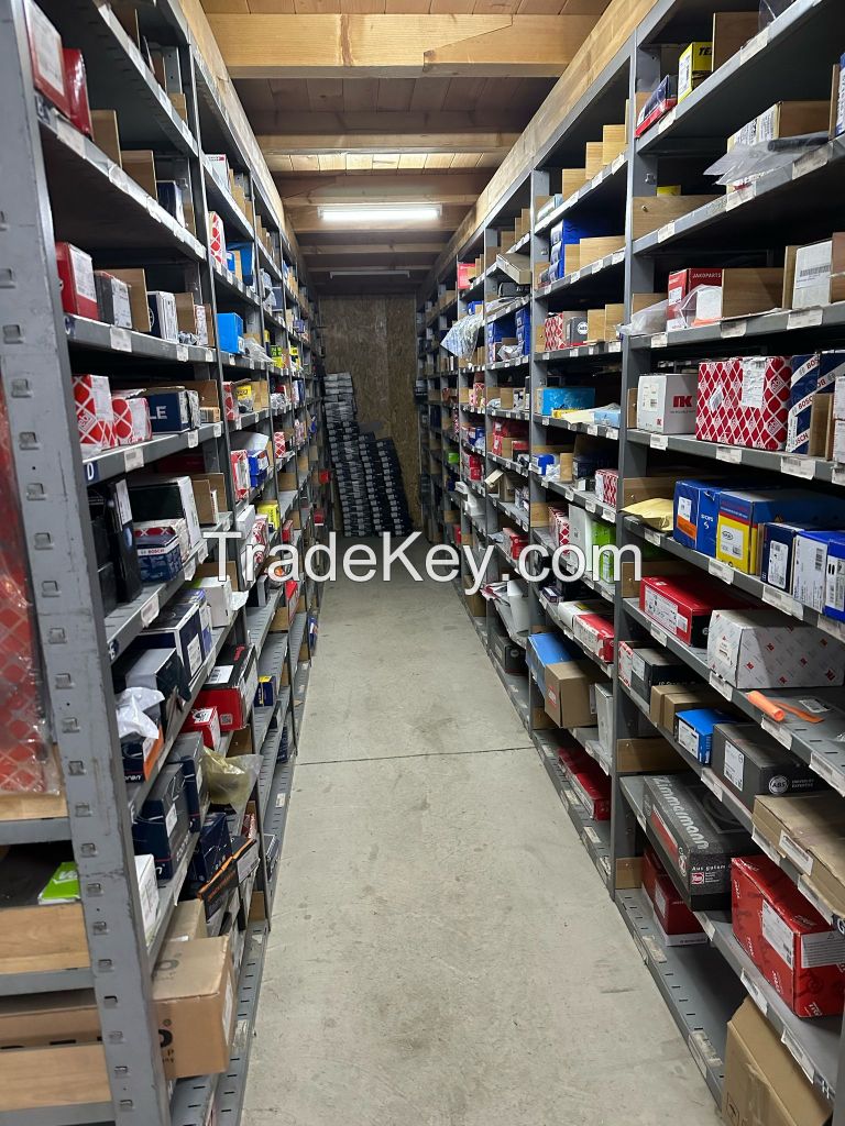 complete Warehouse with 200.000 parts