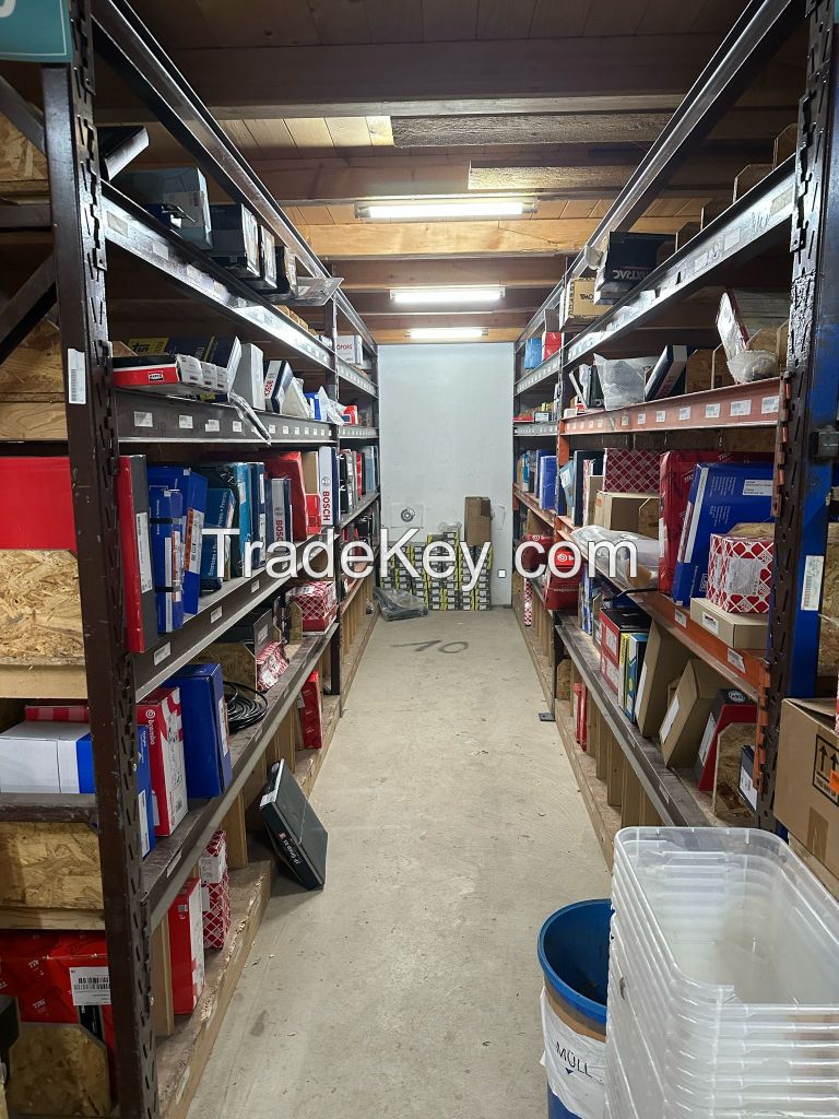 complete Warehouse with 200.000 parts