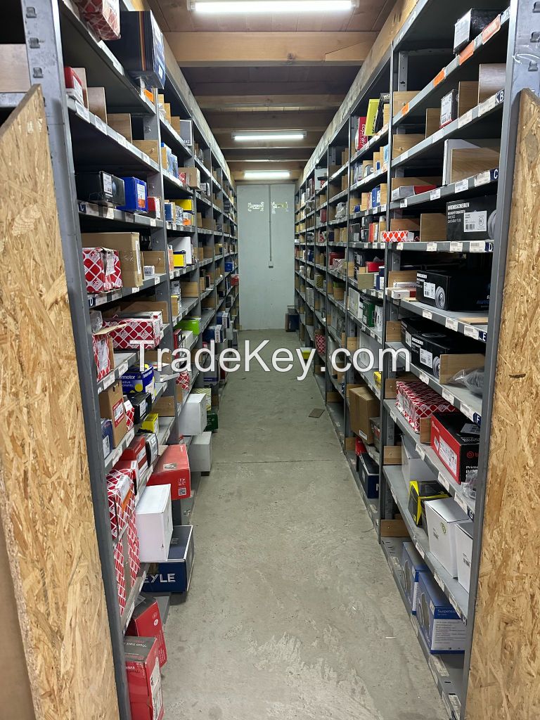 complete Warehouse with 200.000 parts