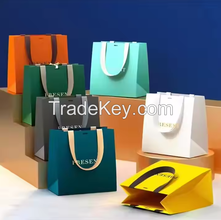 Wholesale Custom Printed Paper Gift Bags with Handles for Retail Packaging