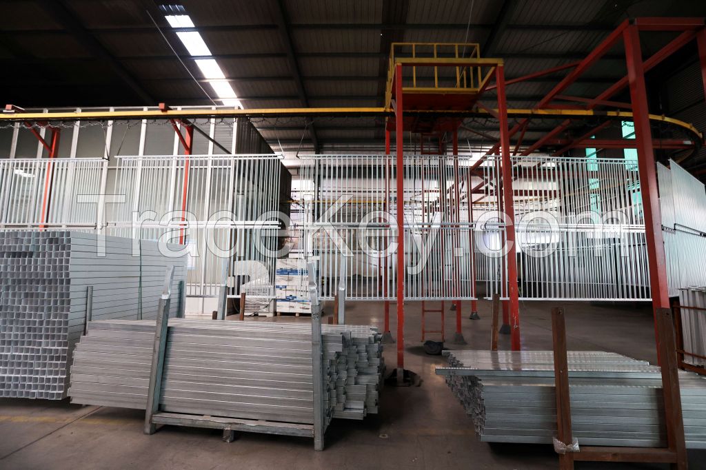 Aluminium pool fence