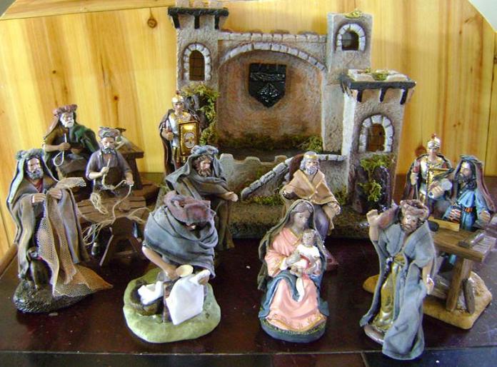 Polyresin nativity set with real fabric and real gold