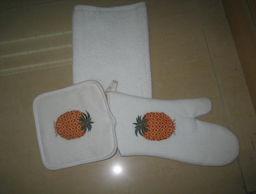 Kitchen  (Apron, Oven Mitt, Pot Holder, Dish Cloth, Kitchen Towel, )