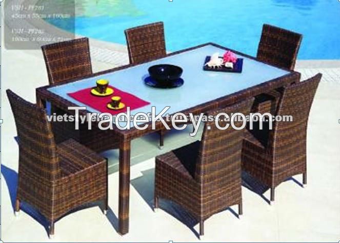 poly rattan dining set