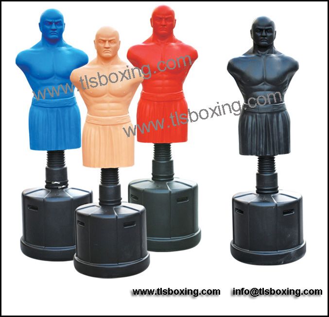 Freestanding boxing dummy