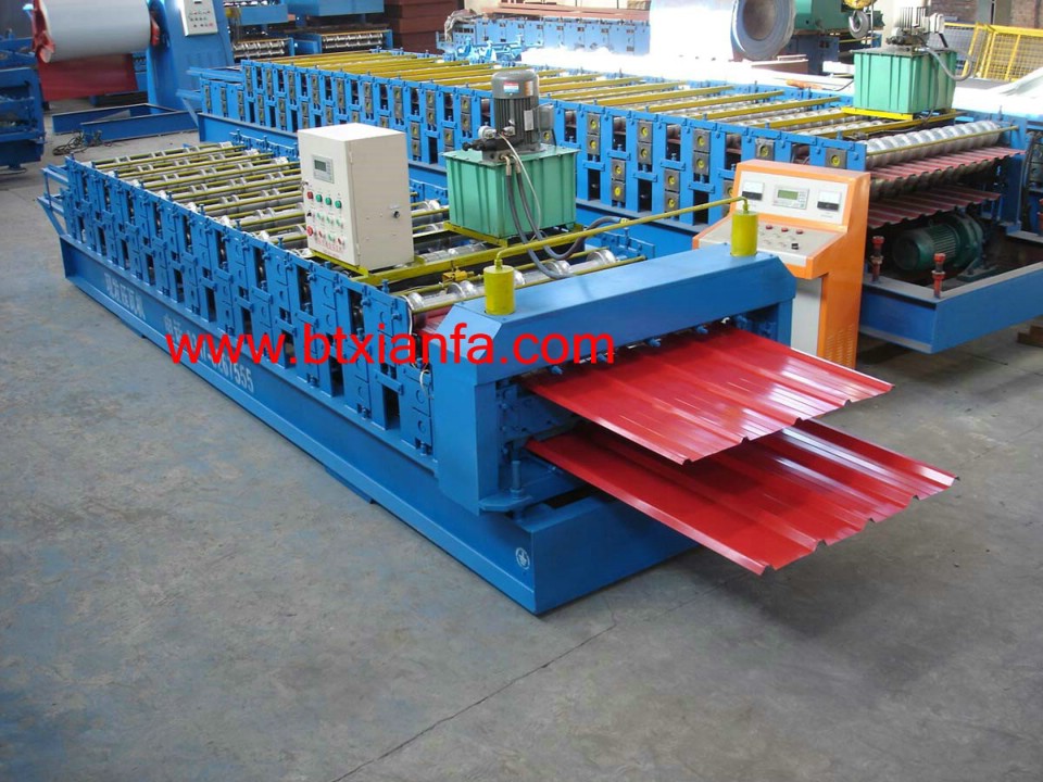 Roof tile forming machine