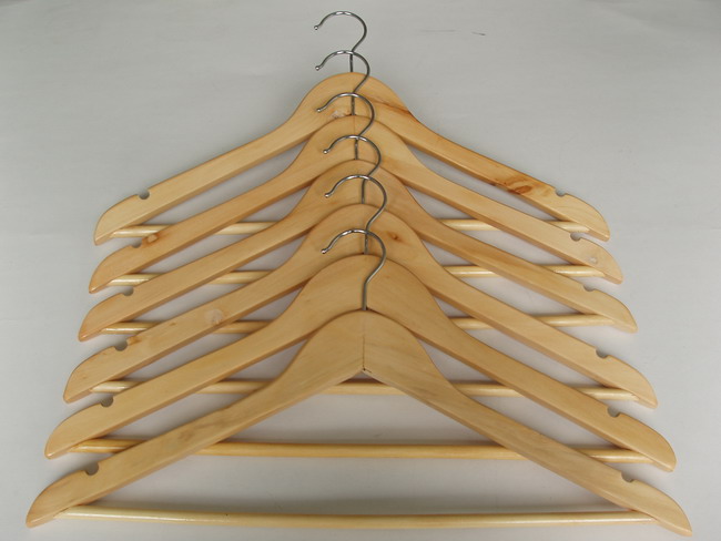 Cheaper wood hanger L6611N