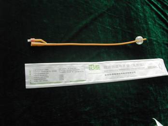 Self-lubricated antimicrobial urinary catheter