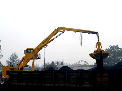 train-loading crane