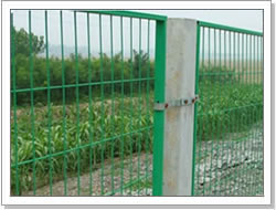 wire mesh fence