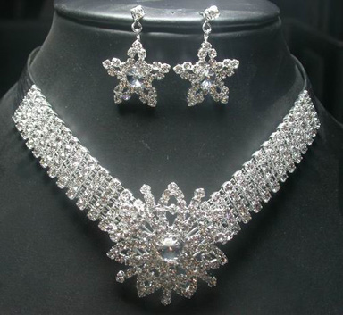 fashion jewelry of crystal necklace set