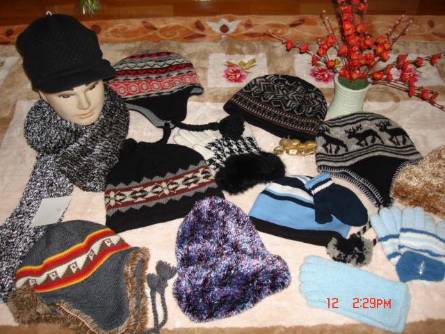 sell all kinds of knitting scarves, hats, gloves, socks and shoes