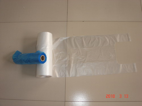 HDPE T-shirt bag on roll