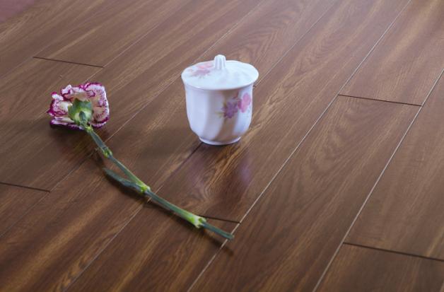 8mm / 8.3mm laminate flooring