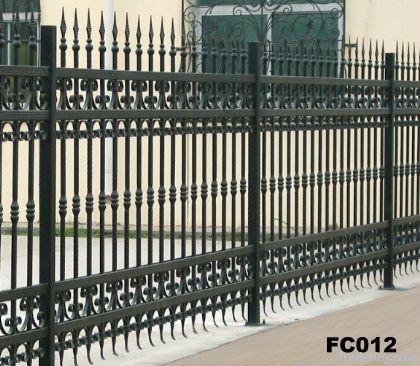 2012 china factory hand hammered wrought iron garden fence