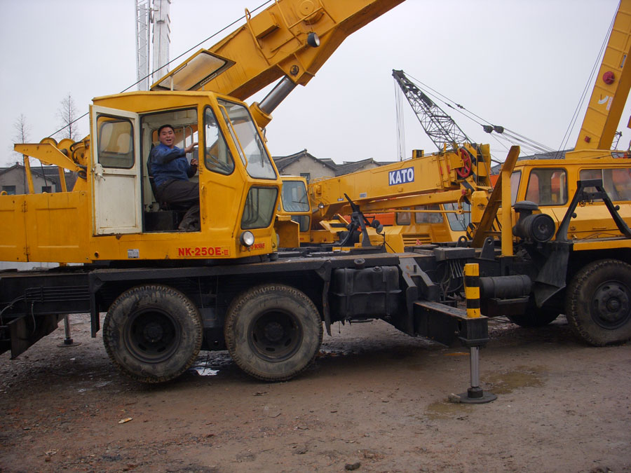 Used crane made in Japan