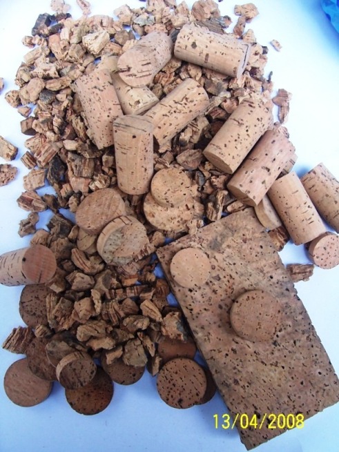 Rejected cork stoppers and Discs