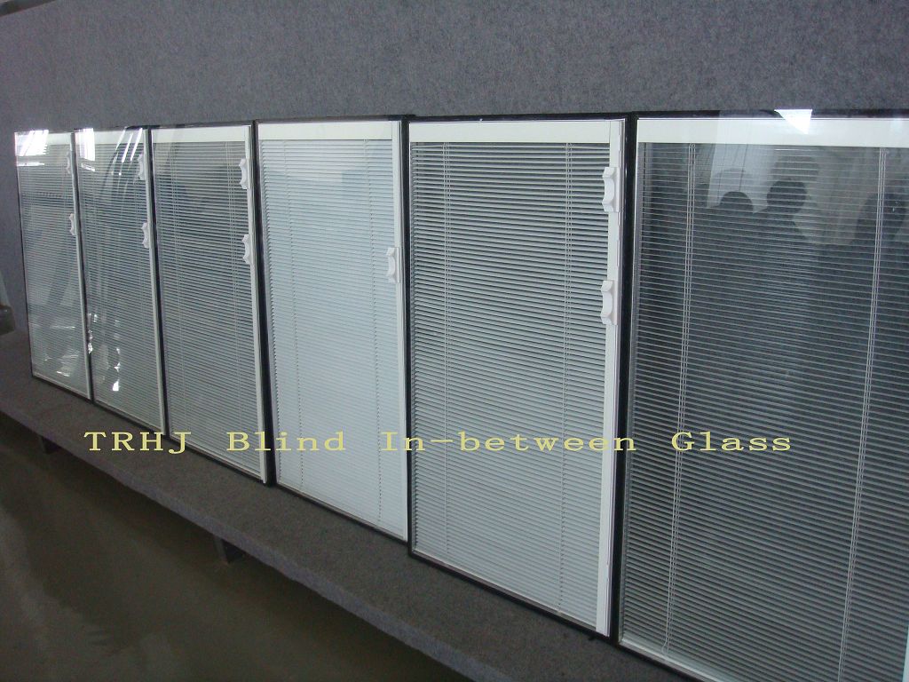 Blind In-between Glass