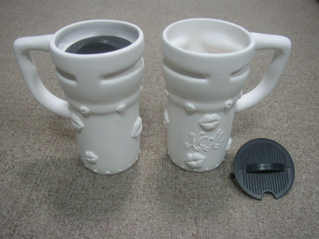travel mug with plastic cover