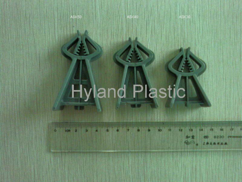 Plastic spacer with clamp