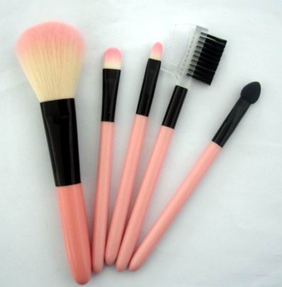 cosmetic brush