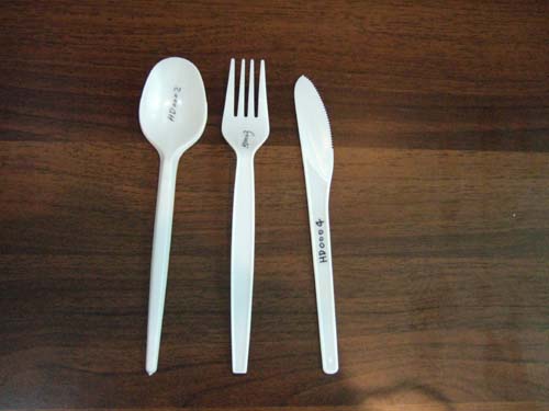 dispsosable plastic cutlery