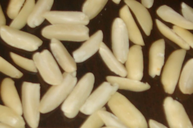 sliced blanched peanut