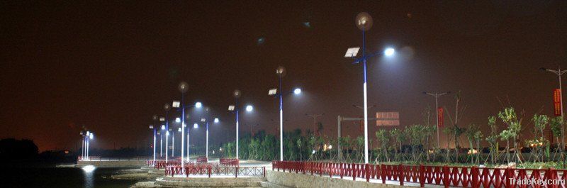 Solar/Wind hybrid generatoin street lamp system
