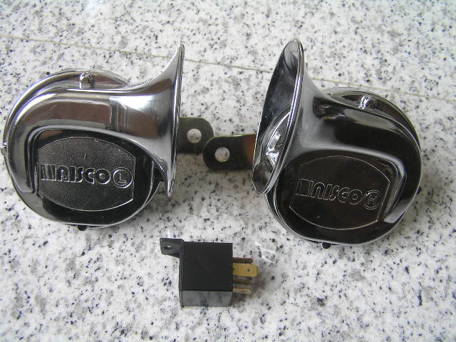 car horn, auto horn, electric horn