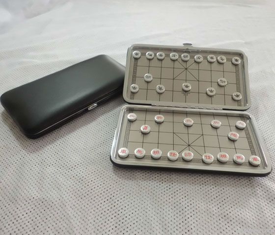 Mini magnetic chess in sports and entertainment.