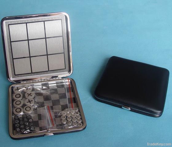 Mini folding magnetic chess set