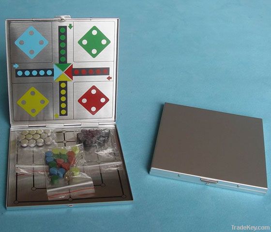 Mini magnetic folding game sets