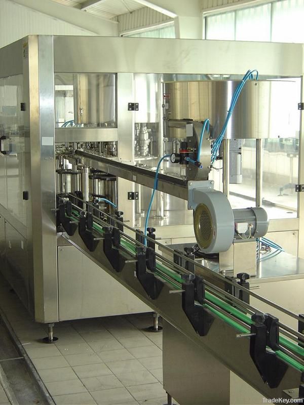 Carbonated drinks filling machine