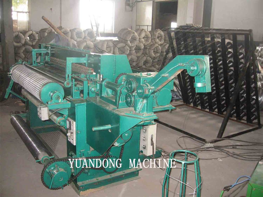 Welded wire mesh machine