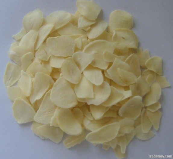 Dried yellow garlic flake
