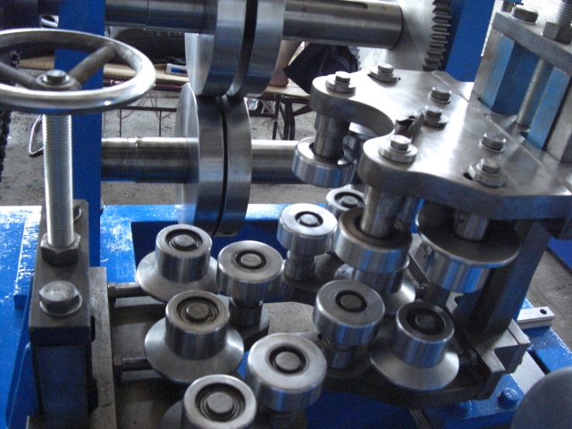 Z Roll Forming Machine