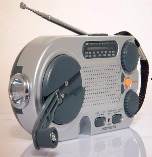 Crank torch with radio