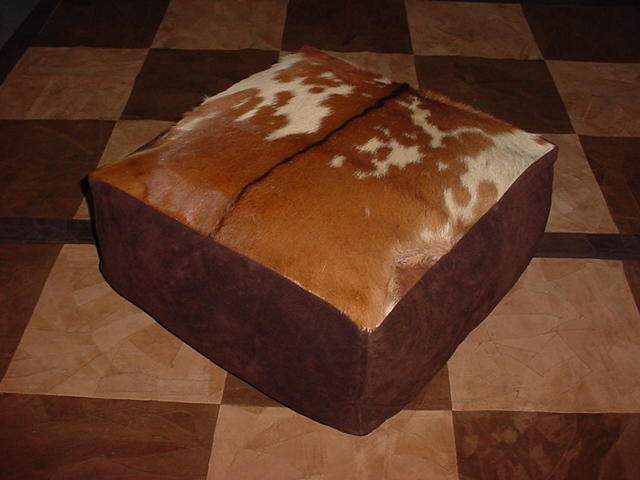 LEATHER POUFFE