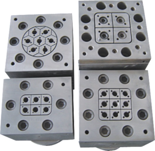 EXTRUSION MOULD